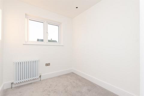 21 Beacon Drive, Bean, Dartford, DA2 8BE