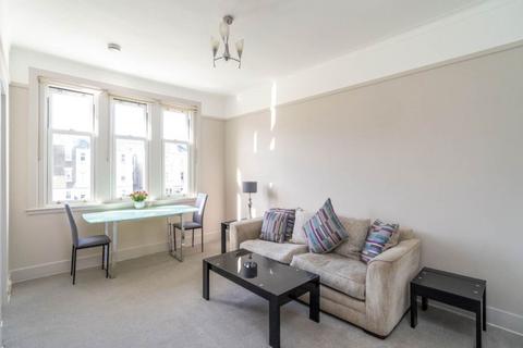 3 bedroom flat to rent, Learmonth Grove, Comely Bank, Edinburgh