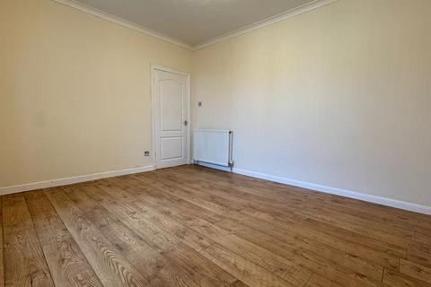 2 bedroom flat to rent, Linton Street, Glasgow G33