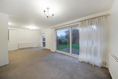 4 bedroom detached house for sale, Fortnums Acre, Stanmore