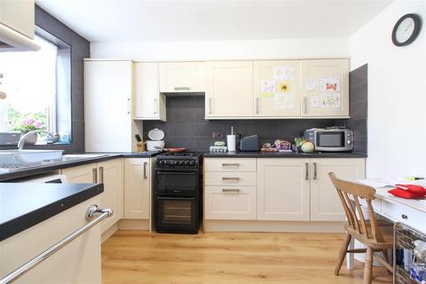 4 bedroom end of terrace house for sale, St. Edmunds Road, Haywards Heath