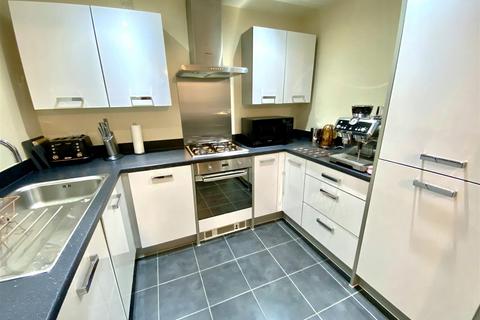 2 bedroom apartment for sale, Marmaville Court, Mirfield