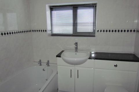 2 bedroom end of terrace house to rent, Pershore Close, Mossley, Bloxwich