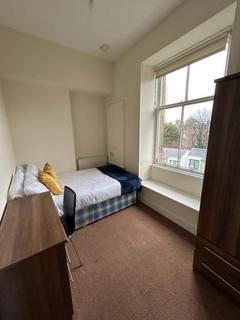 3 bedroom flat to rent, Maxwell Street, Edinburgh, EH10