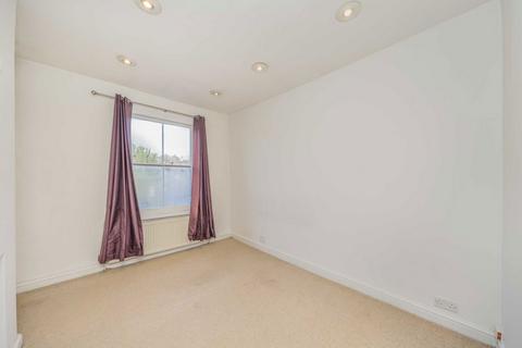 2 bedroom flat for sale, Mount Pleasant Crescent, London N4