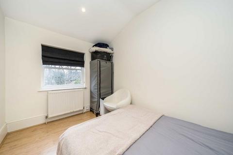 2 bedroom flat to rent, St. Margarets Road, Twickenham TW1