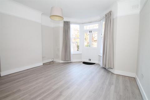 2 bedroom flat to rent, Park Avenue, Palmers Green N13