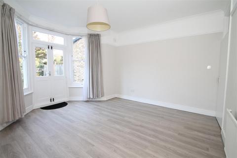 2 bedroom flat to rent, Park Avenue, Palmers Green N13