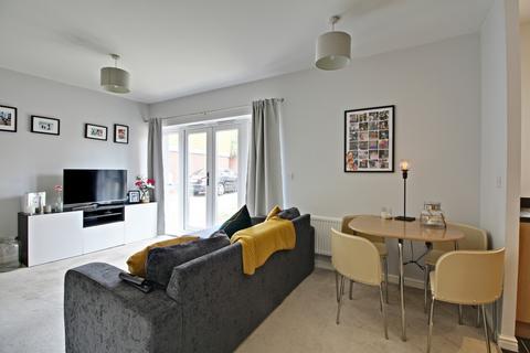 2 bedroom ground floor flat for sale, Tenzing Gardens, Basingstoke, Hampshire, RG24