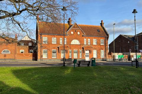 1 bedroom flat for sale, Milton Green, Christchurch Road, New Milton, Hampshire. BH25 6QJ