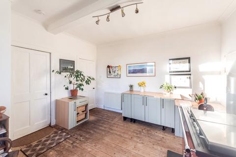 7 Nellfield Road, Crieff, PH7 3DU