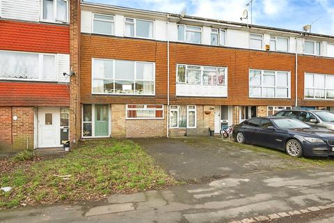 Farnham Close, Bracknell, Berkshire