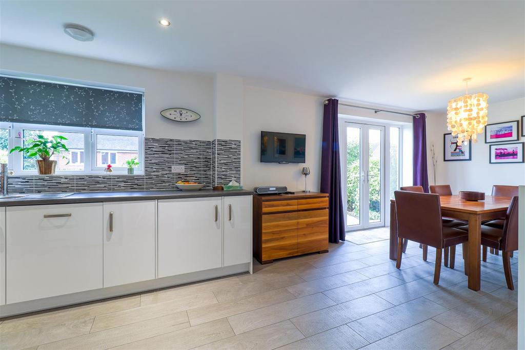 Kitchen /dining room