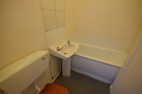 Studio to rent, Nelson Road, Westward Ho!, Devon