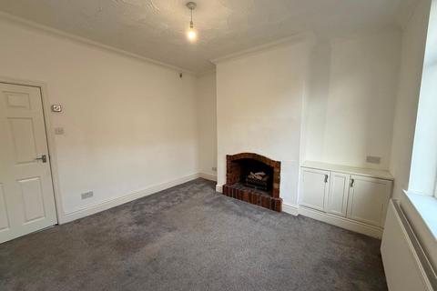 2 bedroom terraced house to rent, Garden Street, Salford M30