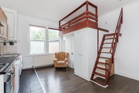 Studio to rent, Shoot Up Hill, London NW2