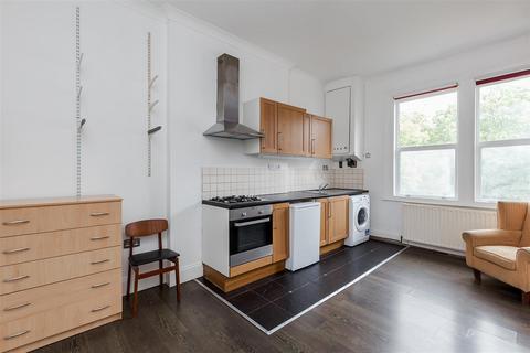 Studio to rent, Shoot Up Hill, London NW2