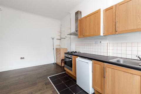 Studio to rent, Shoot Up Hill, London NW2