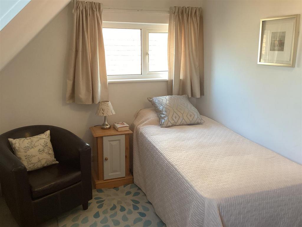 Bedroom 3 crofton lane.jpg