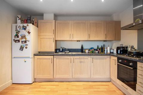 2 bedroom flat for sale, Highbank, Haywards Heath