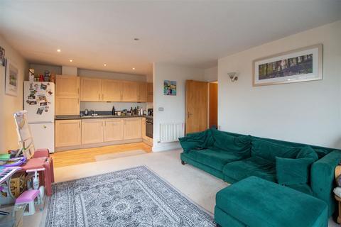 2 bedroom flat for sale, Highbank, Haywards Heath