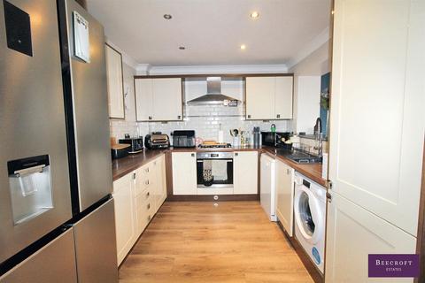 4 bedroom townhouse for sale, Woolscroft View, Hemingfield, Barnsley