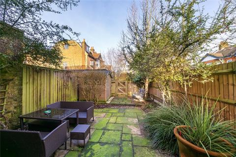 4a Priory Road, Hampton, TW12 2NT