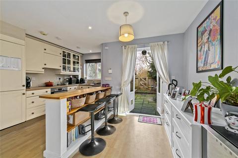 4a Priory Road, Hampton, TW12 2NT