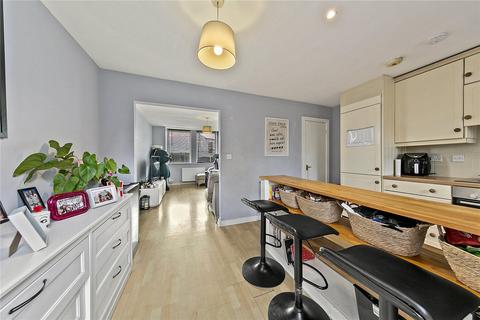4a Priory Road, Hampton, TW12 2NT