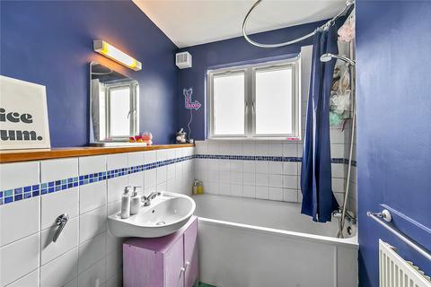 4a Priory Road, Hampton, TW12 2NT