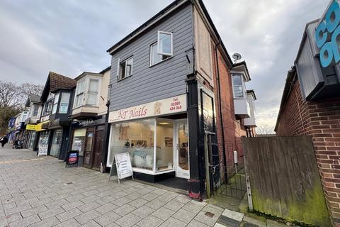 2 bedroom flat to rent, Portsmouth Road, Hampshire SO19