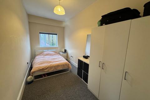 2 bedroom flat to rent, Portsmouth Road, Hampshire SO19