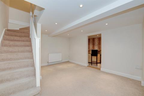 4 bedroom end of terrace house for sale, Risbygate Street, Bury St. Edmunds, Suffolk, IP33