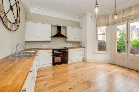 4 bedroom end of terrace house for sale, Risbygate Street, Bury St. Edmunds, Suffolk, IP33