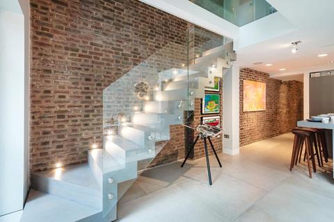 62 Abingdon Road, London, W8 6AP