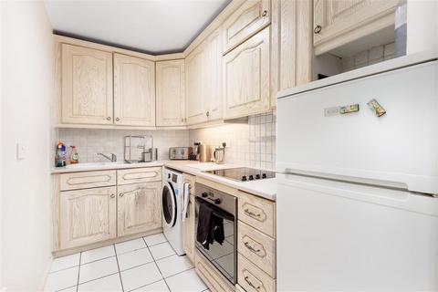 1 bedroom flat to rent, Greencroft Gardens, South Hampstead NW6