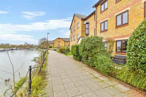 2 bedroom apartment for sale, Riverside Close, Hackney