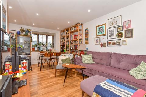 69 Riverside Close, London, E5 9SR