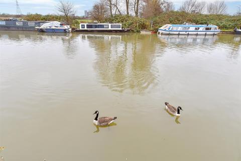 69 Riverside Close, London, E5 9SR