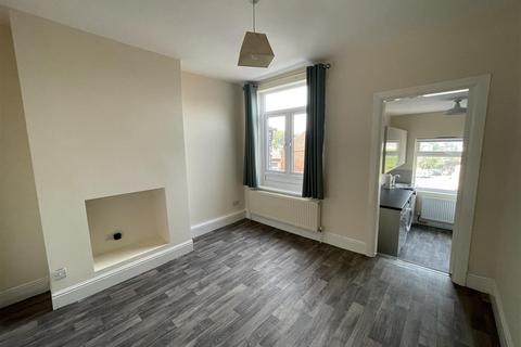 2 bedroom duplex to rent, Chesterfield Road, Woodseats, Sheffield