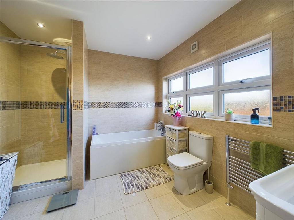Jack and jill bathroom