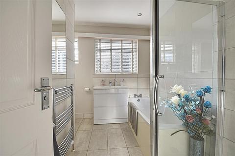 27 Broad View, Bexhill-on-sea, TN39 4HN