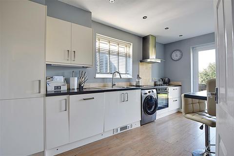 27 Broad View, Bexhill-on-sea, TN39 4HN