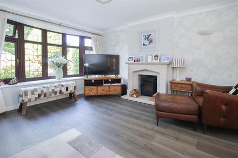 3 bedroom detached house for sale, Barn Mead, Doddinghurst, Brentwood