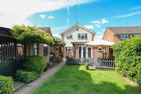 3 bedroom detached house for sale, Barn Mead, Doddinghurst, Brentwood