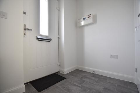 2 bedroom semi-detached house to rent, Godric Road, Newport PO30