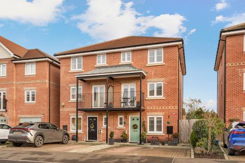 4 bedroom townhouse for sale, Bell Farm Way, Hersham, KT12