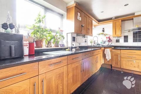 3 bedroom terraced house for sale, Hockley Road, Basildon SS14