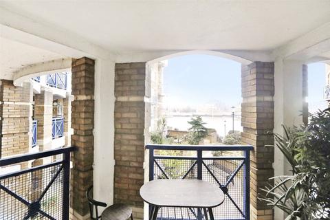 3 bedroom apartment for sale, Hampton Court, King And Queen Wharf, Rotherhithe Street, London, SE16