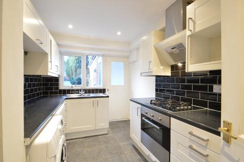 3 bedroom terraced house to rent, Kingsway Terrace, Locke King Road, WEYBRIDGE, KT13